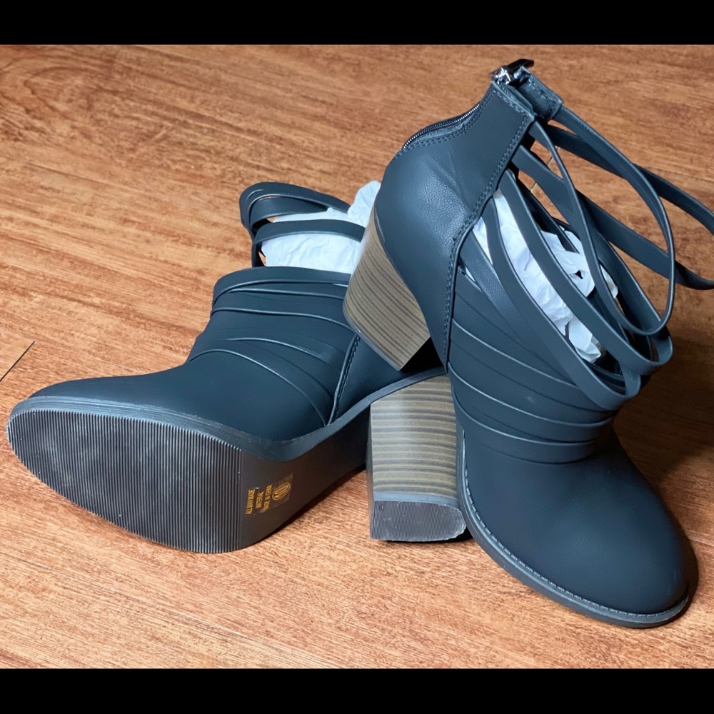NWOT: Women’s Black Leather Booties - Picture 3 of 7